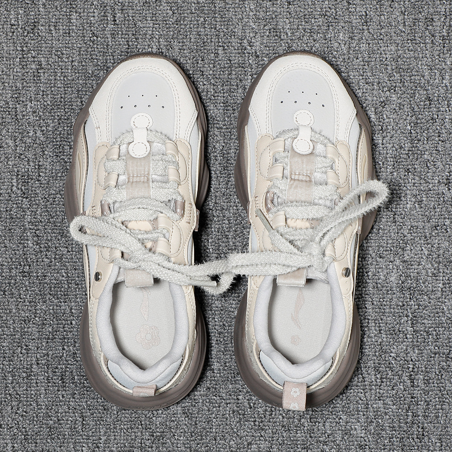 李宁女子运动鞋2025秋冬新款蜜糖 V2鞋子增高经典时尚休闲鞋女鞋