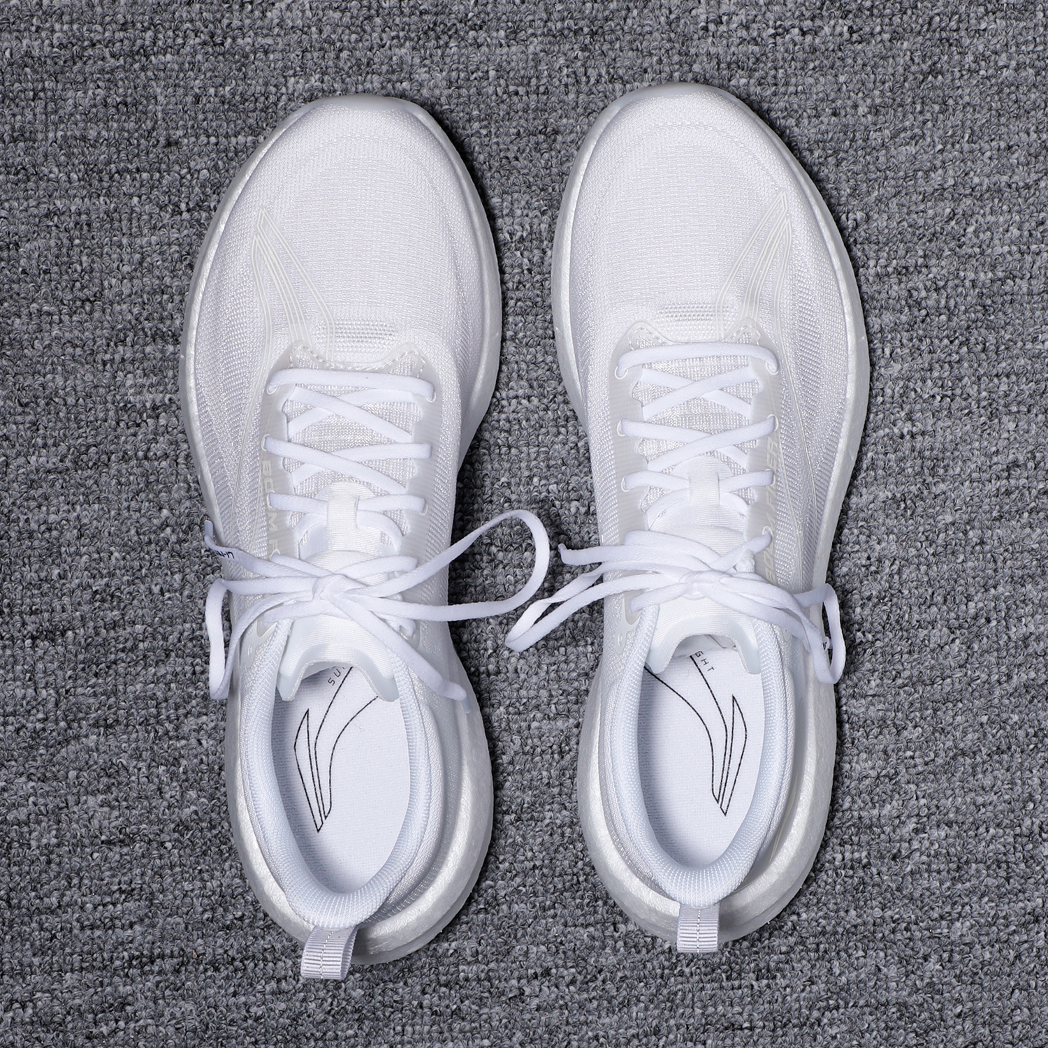 李宁女网面透气运动鞋超轻21