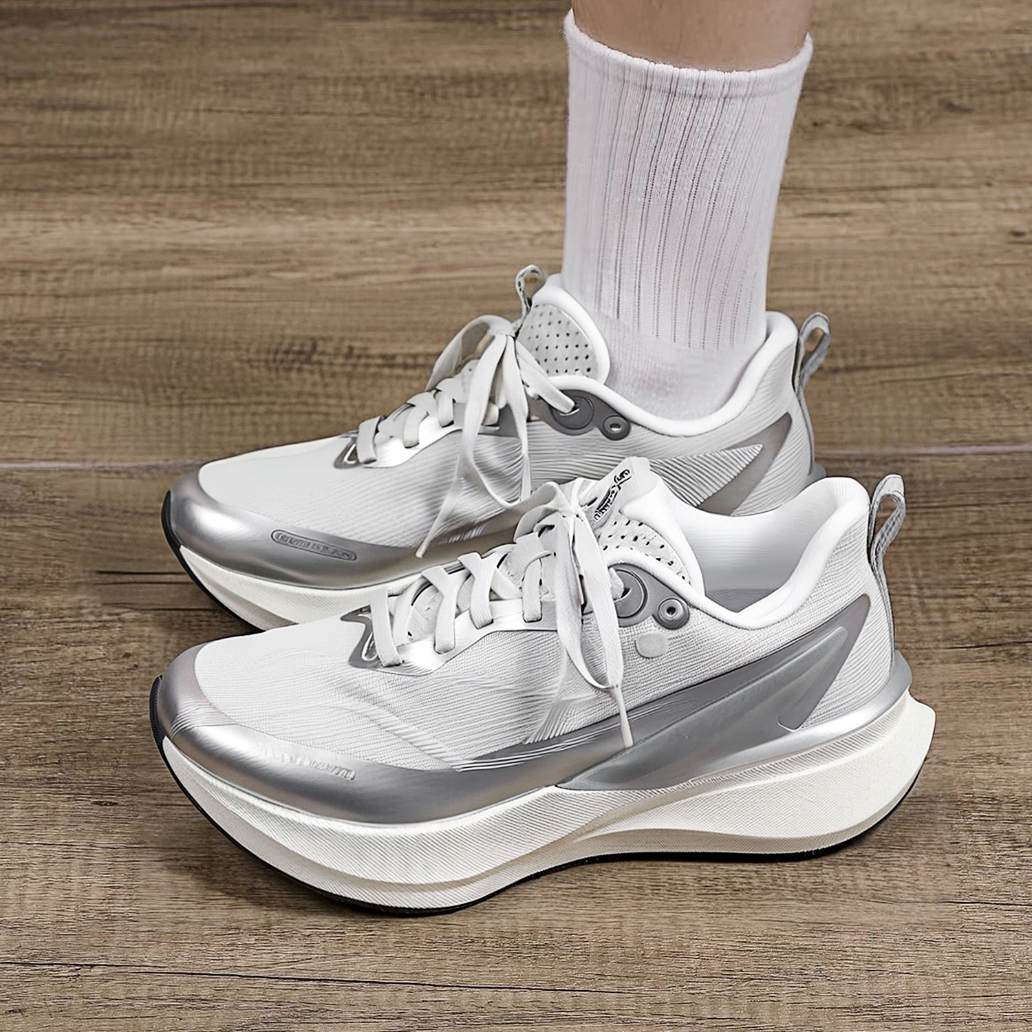 李宁2025秋季新款女子赤兔8PRO耐磨透气时尚潮流竞速运动跑步鞋