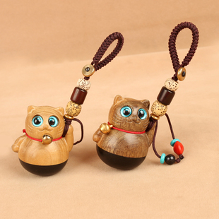 创意呆萌小猫钥匙扣挂件送女生可爱礼物精品檀木举手猫钥匙扣