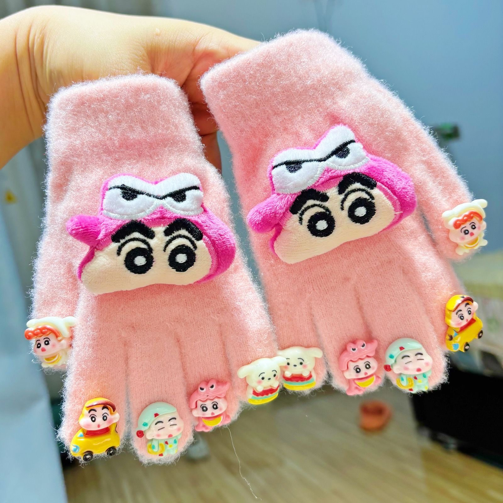新款蜡笔小新毛绒手套女冬季ins风可爱毛茸茸秋冬季儿童分指手套