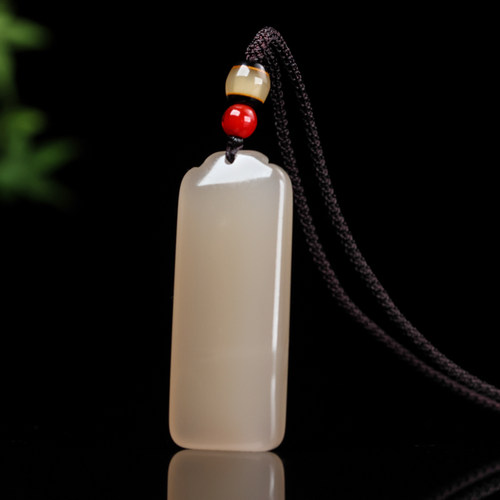 藕粉平安牌玉吊坠和田玉细腻油润