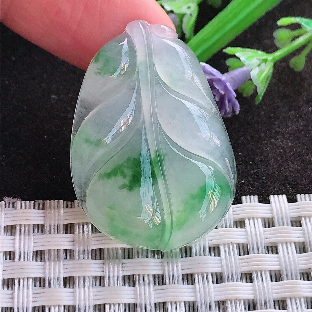 实拍A货翡翠32.8/23.5/5老坑冰种起胶飘阳绿叶子吊坠翡翠玉牌挂件