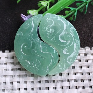 A货翡翠39.8/20.5/5老坑冰胶水灵满甜绿仿古龙凤牌吊坠翡翠玉牌