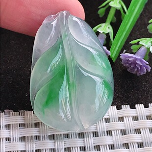 实拍A货翡翠34.9 5.8老坑冰种果冻胶冰阳绿叶子吊坠翡翠玉牌 24.6