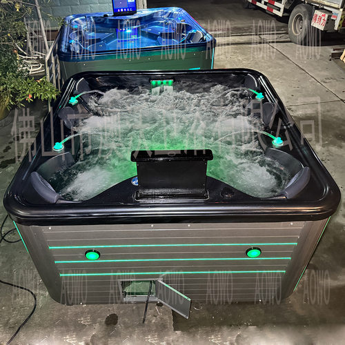 户外大池按摩冲浪浴缸spa6人泡池Bathtub家用Outdoor jacuzzi