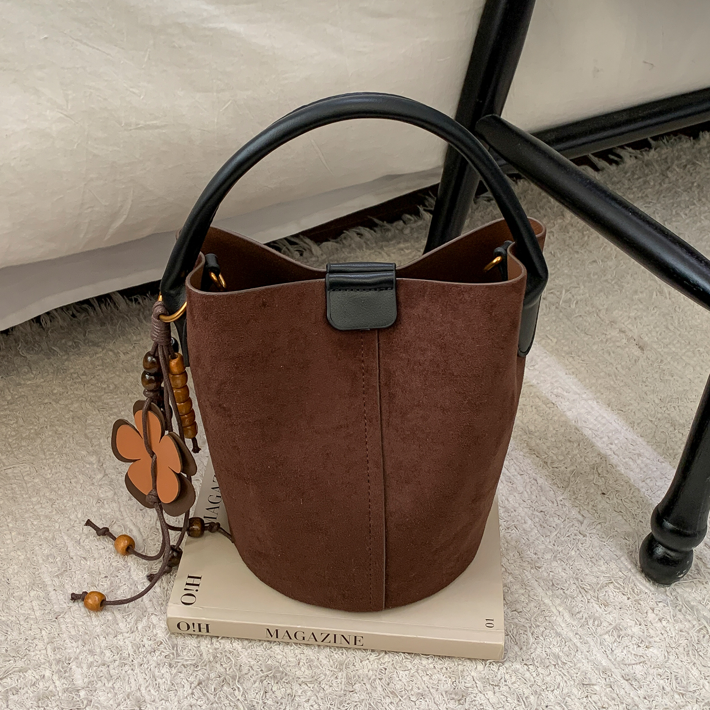 2025新款百搭麂皮绒通勤水桶包