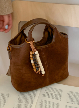 麂皮绒包包女式2025新款时尚百搭复古单肩斜挎水桶包美拉德手拎包