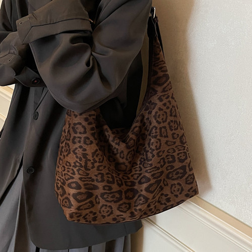 豹纹斜挎包女包2025新款包包大容量女士单肩包春季外出通勤托特包