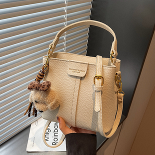 高级感包包女款2026新款潮时尚小众超火上班小拎包单肩斜挎水桶包