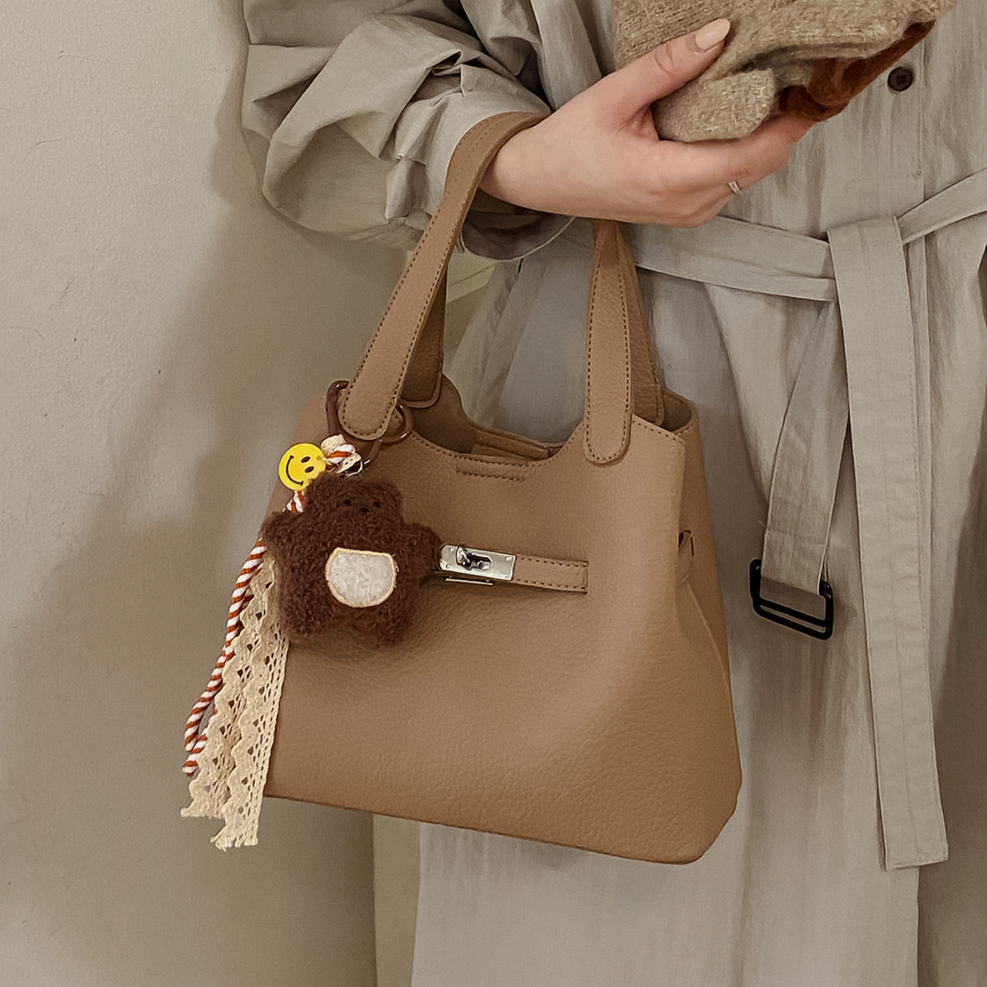 高级感小拎包包女式2026新款超火上班通勤单肩斜挎水桶包百搭女包,箱包皮具/热销女包/男包,通用款女包,淘宝优惠券,粉丝福利购,淘宝优惠卷