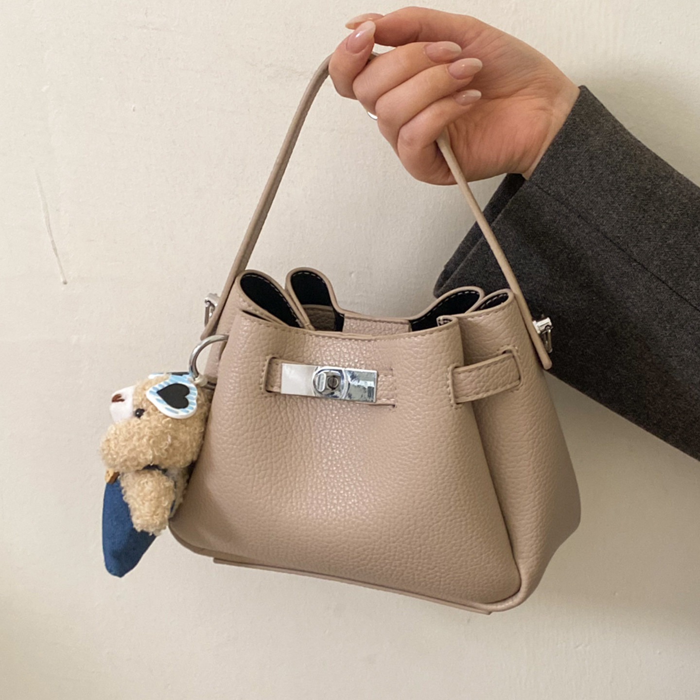 小拎包包女式2026新款小众轻奢高级感单肩包上班通勤退鞋款水桶包,箱包皮具/热销女包/男包,通用款女包,淘宝优惠券,粉丝福利购,淘宝优惠卷