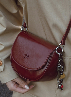 复古包包女式2025新款潮小众轻奢高级感单肩包超火通勤斜挎马鞍包