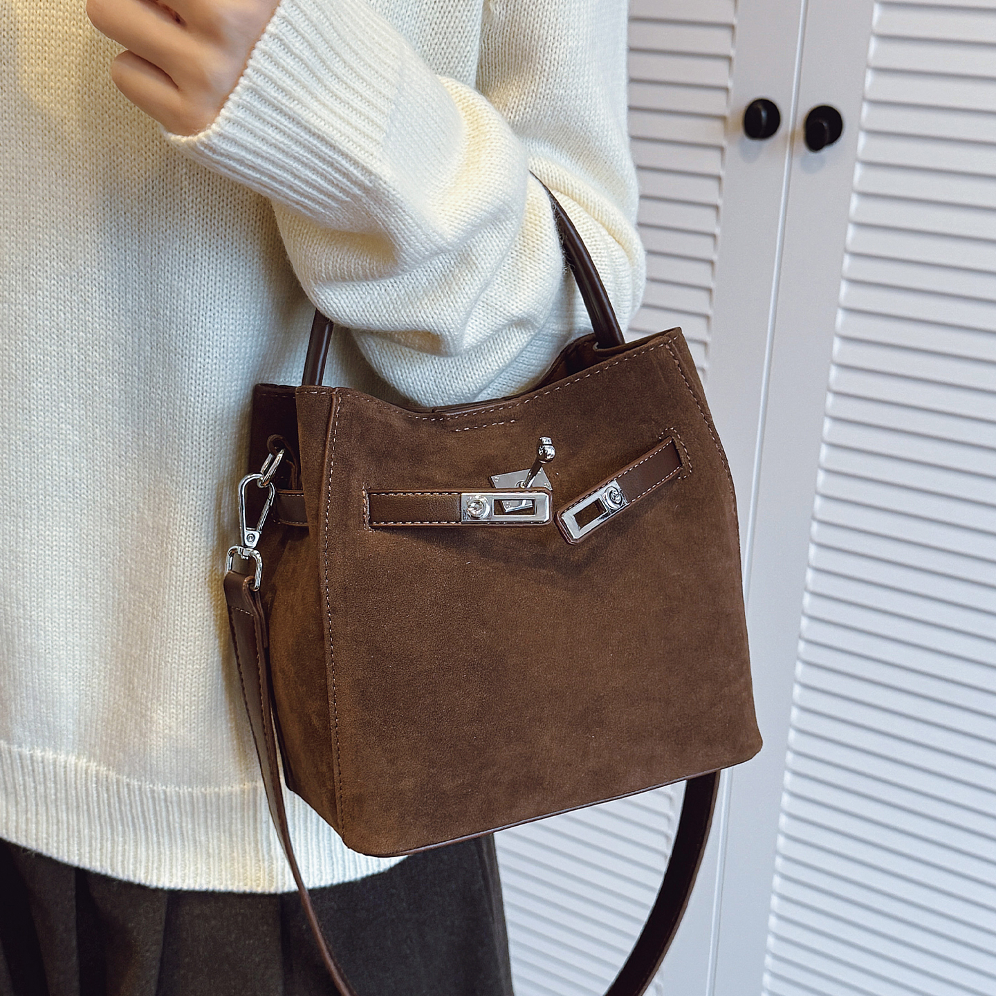 高级感小众女式简约单肩斜挎包