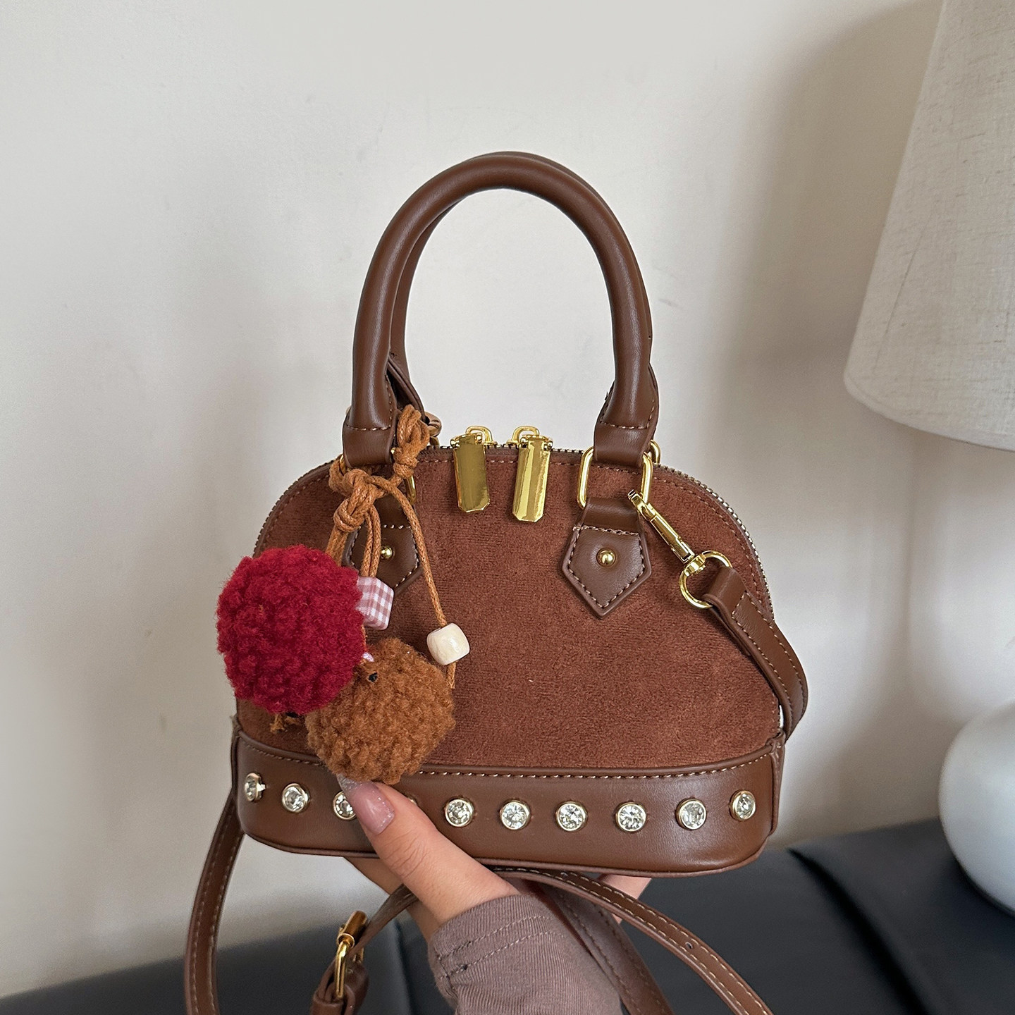 麂皮绒手拎包包女式2025新款秋冬高级感复古单肩包精致斜挎贝壳包,箱包皮具/热销女包/男包,通用款女包,淘宝优惠券,粉丝福利购,淘宝优惠卷