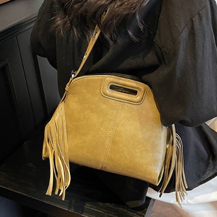 红色包包女款2026新款高级感轻奢小众银色手拎单肩腋下斜挎流苏包