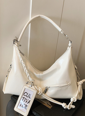 银色托特包包女式2025新款潮流行时尚红色单肩包大容量通勤斜挎包