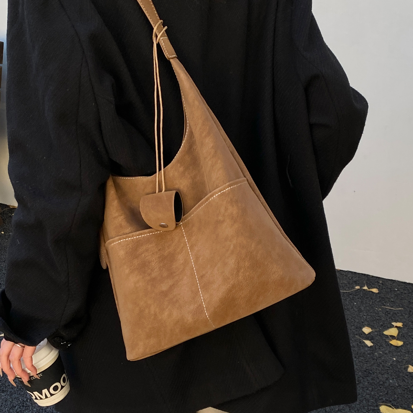 2025新款小众软皮大容量通勤包包