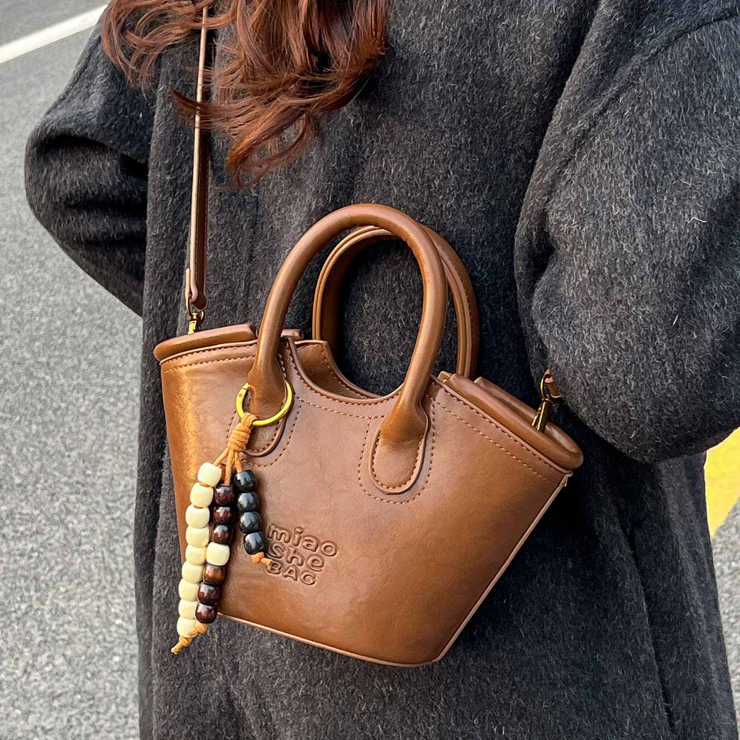 复古手提包包女式2025新款潮秋冬高级感通勤单肩包精致斜挎水桶包