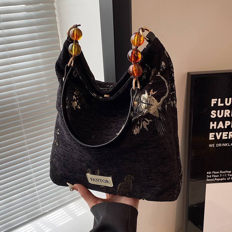 新中式国风包包女式2025新款流行时尚休闲通勤单肩包大容量水桶包