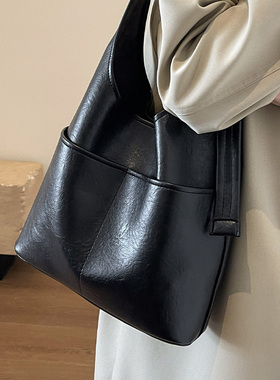 包包女士2025新款女包夏复古通勤腋下单肩包大容量时尚流行水桶包