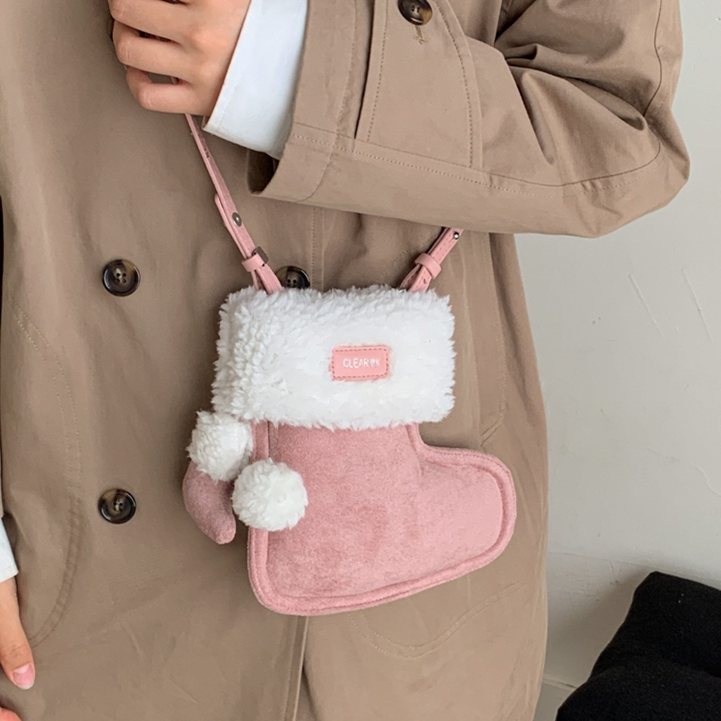 红色包包女款2026新款潮小众独特时尚单肩包麂皮绒单肩斜挎手机包,箱包皮具/热销女包/男包,通用款女包,淘宝优惠券,粉丝福利购,淘宝优惠卷