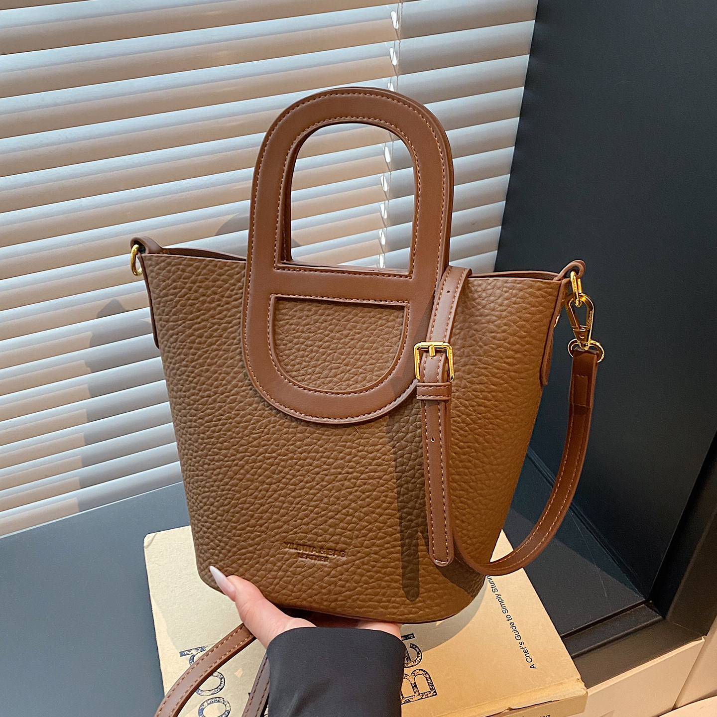 高级感手拎包包女式2026新款春季小众轻奢高级感单肩包斜挎水桶包,箱包皮具/热销女包/男包,通用款女包,淘宝优惠券,粉丝福利购,淘宝优惠卷