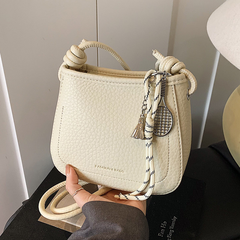 今年流行的包包女式2025新款潮时尚百搭质感单肩包斜挎小包水桶包,箱包皮具/热销女包/男包,通用款女包,淘宝优惠券,粉丝福利购,淘宝优惠卷