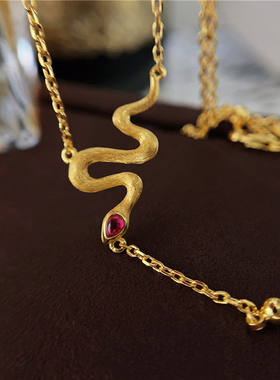 法式复古轻奢小众设计感拉丝蛇形项链女百搭通勤精工锁骨链女潮