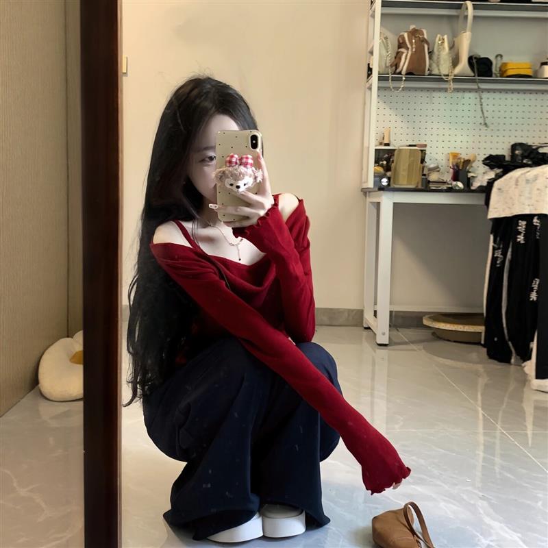 红色一字肩荡领假两件拼接花边T恤女秋季独特超显白露肩打底上衣