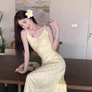 黄色碎花吊带连衣裙女春遮手臂多巴胺泰式明媚海边度假沙滩长裙子