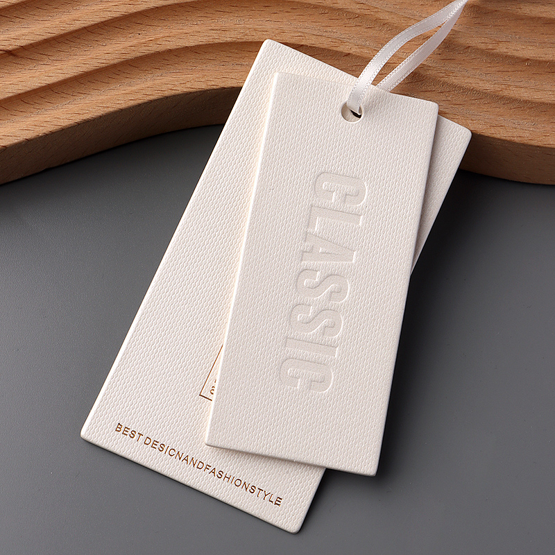 高级白金卡轻奢服装吊牌定制设计