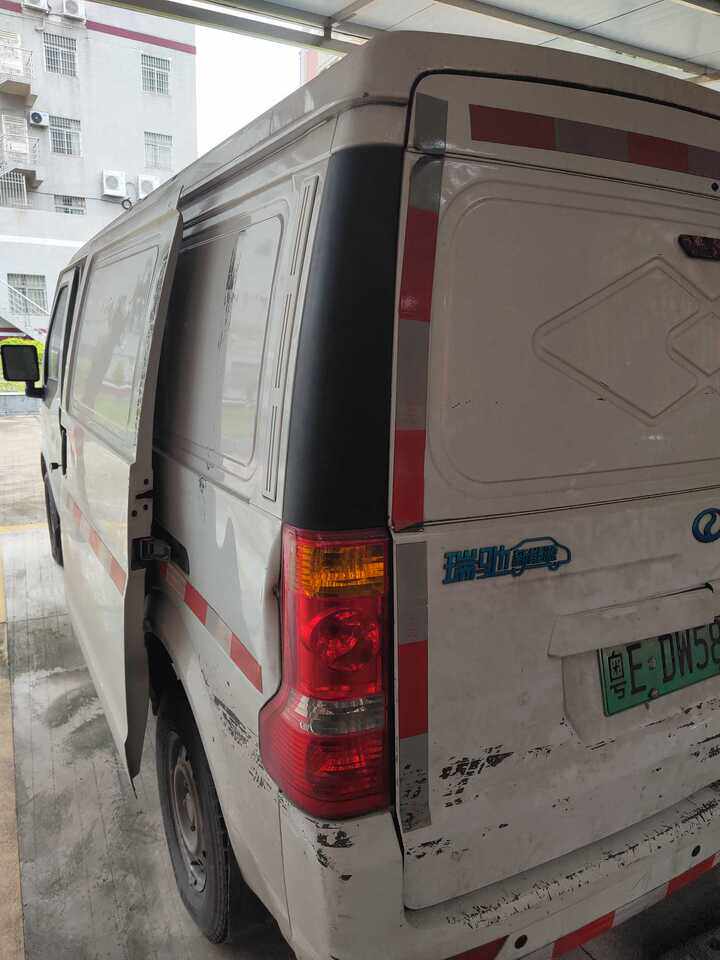 3月21日佛山市粤EDW5870，车辆品牌为瑞驰牌新能源货车一辆网络拍卖公告