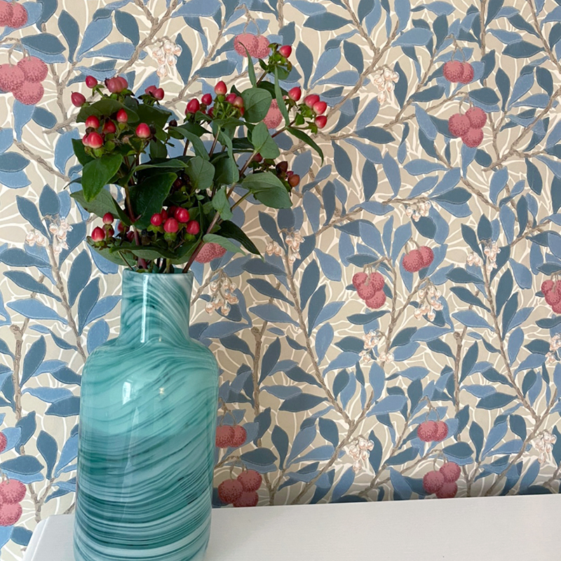 现货英国MORRIS 214718 英式轻奢田园野草莓树莓卧室客厅墙纸壁纸
