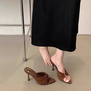 褶皺金屬扣尖頭露趾涼拖性感細(xì)跟女鞋 女夏外穿2025新款 細(xì)跟高跟鞋