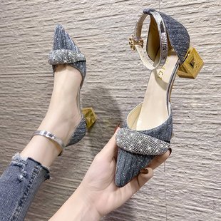 水鉆粗跟包頭涼鞋 一字扣帶氣質(zhì)高跟鞋 尖頭中空單鞋 女夏2025年新款