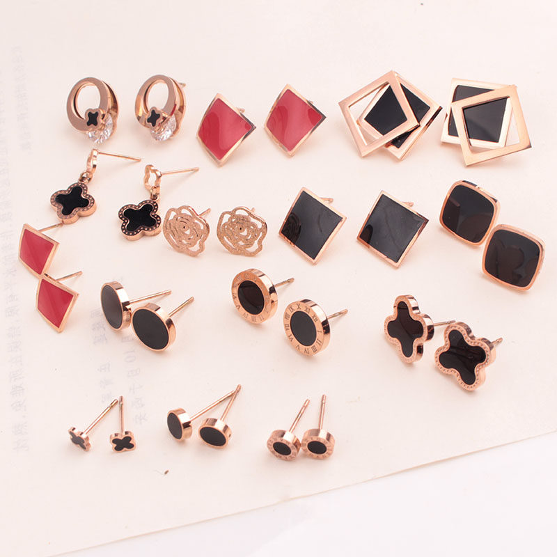 气质韩国镀玫瑰金钛钢耳钉女简约黑色迷你个性小耳骨钉四叶草耳环