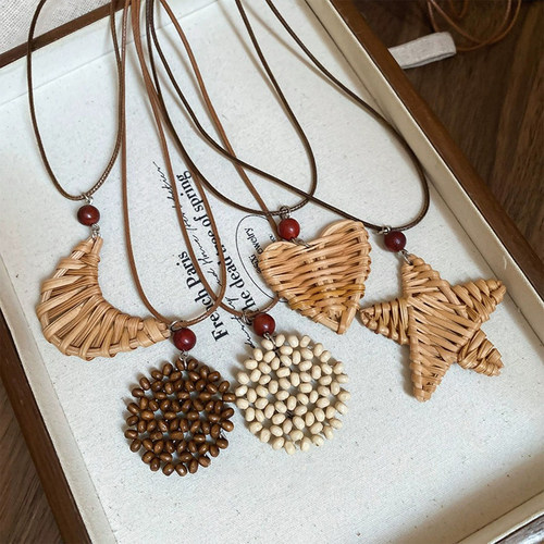 波西米亚~度假风藤编月亮吊坠皮绳长款项链女款2025新款串珠配饰