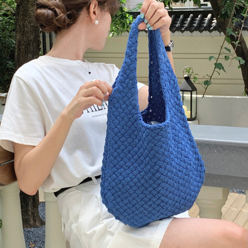 被问爆的蓝色编织包~！韩版简约文艺复古针织单肩包~真是时髦单品