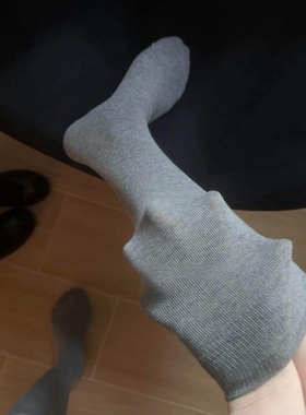 “慵懒又高智”！万能灰色小腿袜搭配长筒靴子巨美！韩女氛围感！