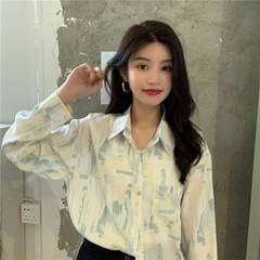 Small fresh long sleeve shirt