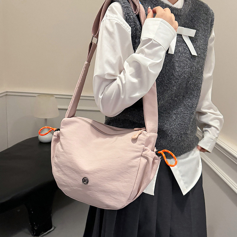 2025新款女士大容量超轻便单肩包简约通勤斜挎包随身背包潮牌ins