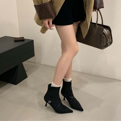 秋新款复古绒面短靴女气质尖头细跟皮带扣设计感后拉链弹力瘦瘦靴