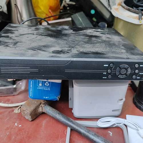 适用16路模拟硬盘录像机，型号R5116L-H，12V直流供电。议价