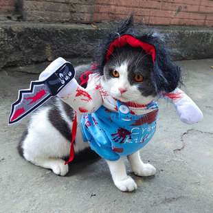 新款万圣节宠物搞怪狗狗衣服搞笑猫咪拿刀致命娃娃血腥站立装带帽