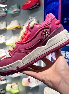 李宁休闲鞋女鞋2026新款001BTC MEGA草莓熊联名经典板鞋AGCV384