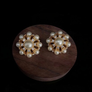 轻奢镂空花朵珍珠耳钉女高级感镶钻金色耳环