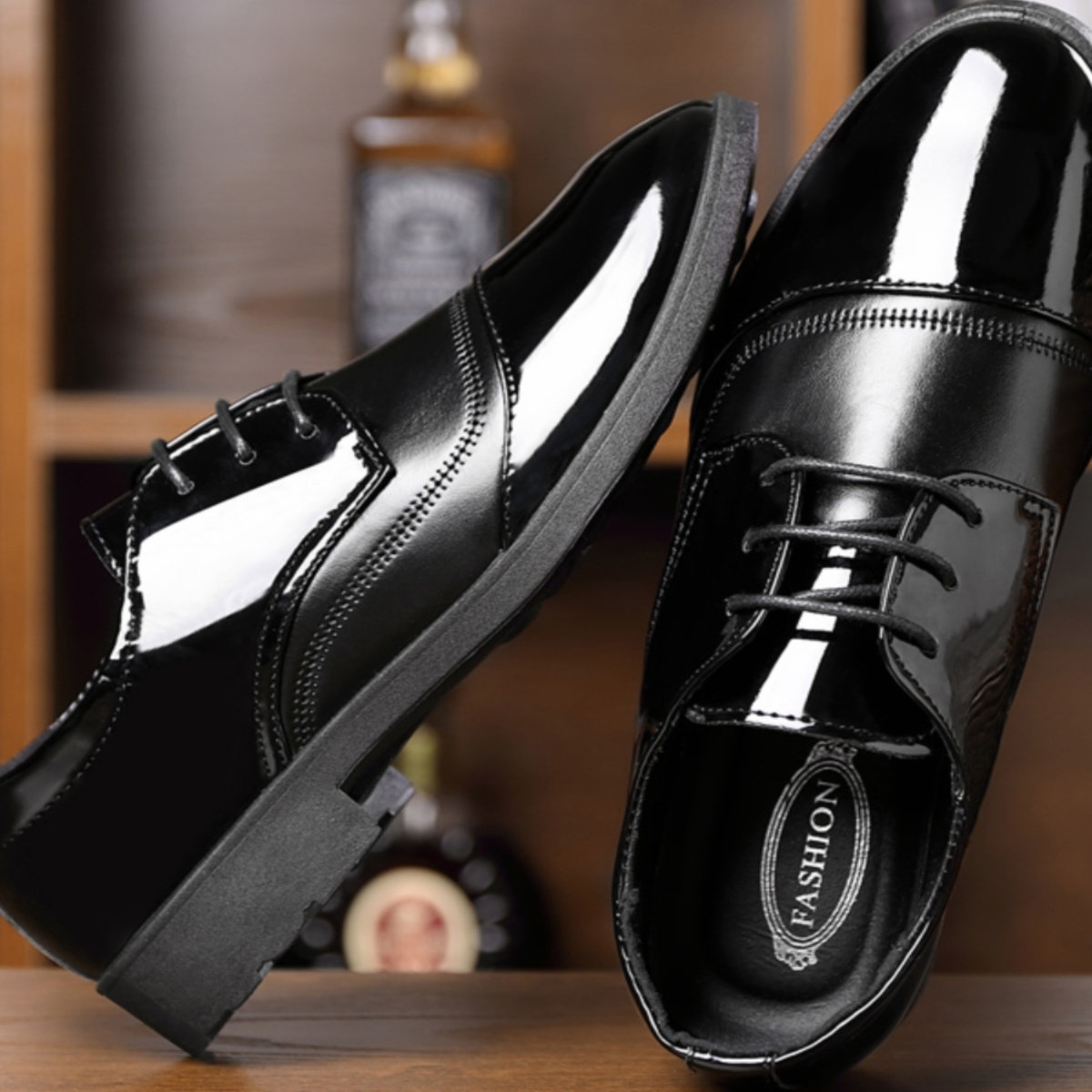 秋季男士商务正装皮鞋男漆皮尖头系带青年休闲伴郎西装婚纱照男鞋