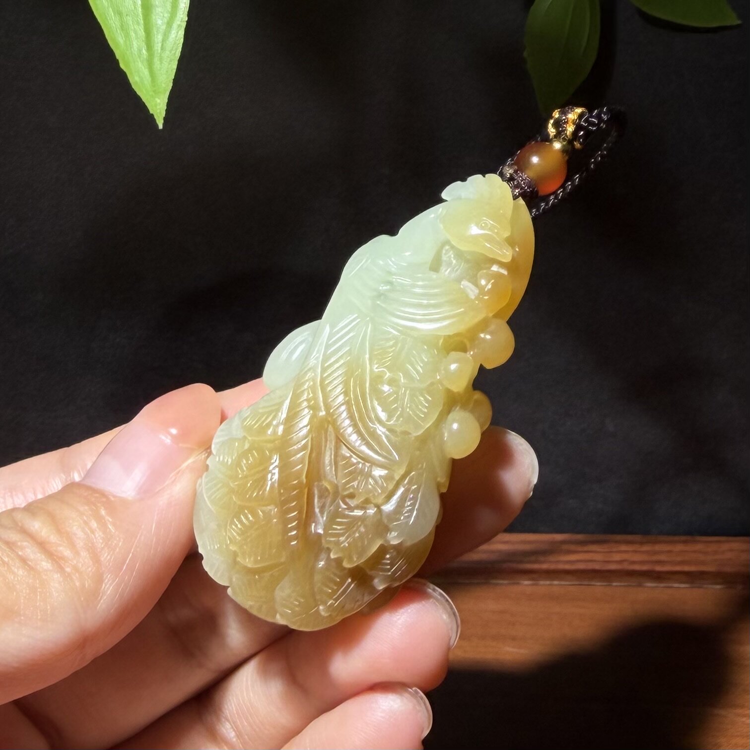 新疆和田糖青白籽料和田玉立体圆雕凤凰吊坠玉石雕刻培训学校