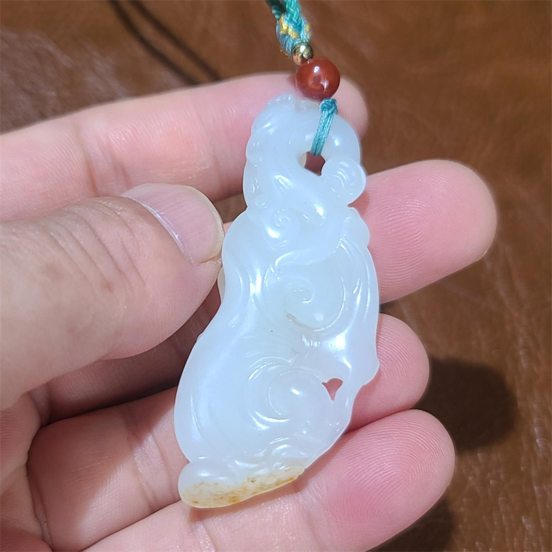 新疆和田羊脂白玉籽料撒金皮如意挂件吉祥平安吊坠挂件玉石雕刻